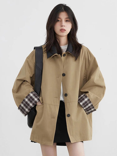 Damesjas met contrasterende afwerking en knoopjes 0