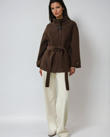 Klassieke wollen damesjas met riem in de taille 0