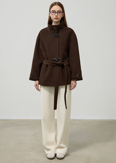 Klassieke wollen damesjas met riem in de taille 2