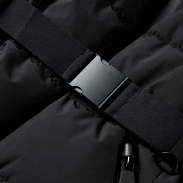 Zwarte gewatteerde jas met riem voor dames 3