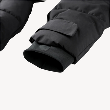 Zwarte gewatteerde jas met riem voor dames 4